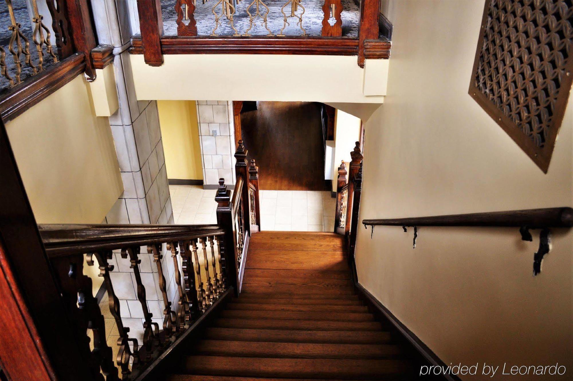 The Tudor Arms Hotel Cleveland - A Doubletree By Hilton Exterior photo