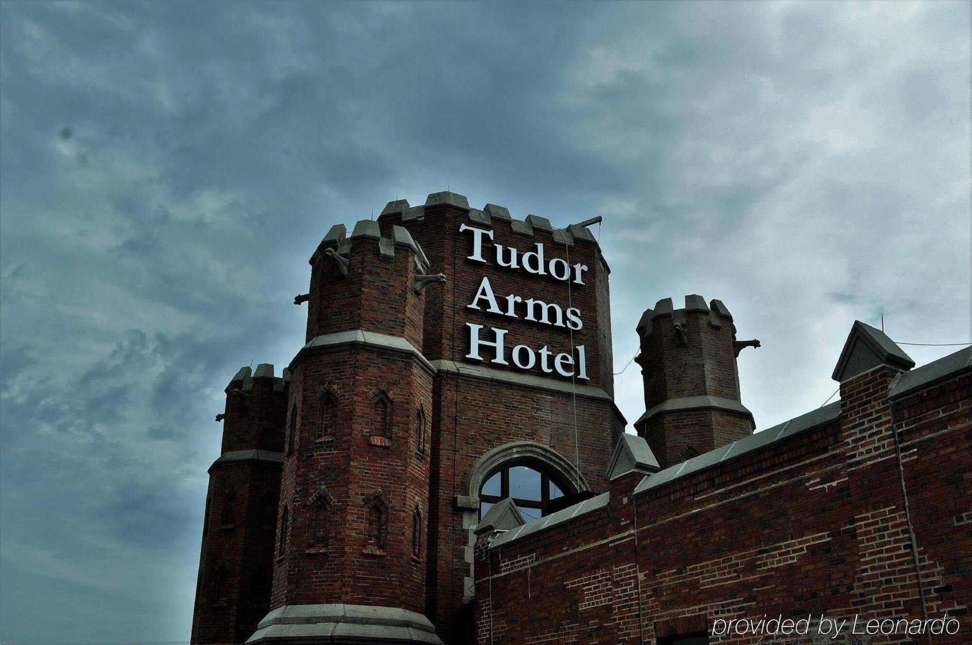 The Tudor Arms Hotel Cleveland - A Doubletree By Hilton Exterior photo